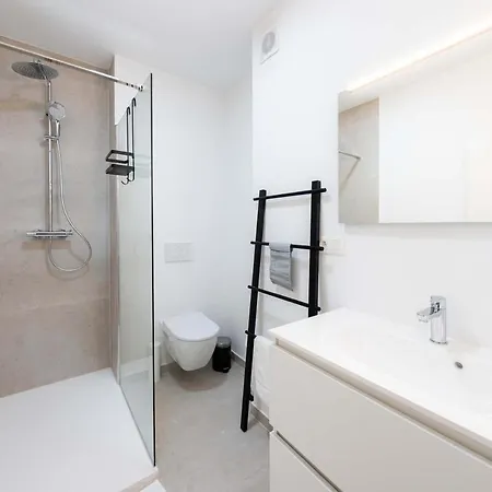 Apartment Spacious Getaway For 8 In Antwerp