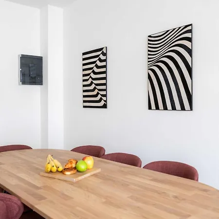 Spacious Getaway For 8 In Apartment Antwerp